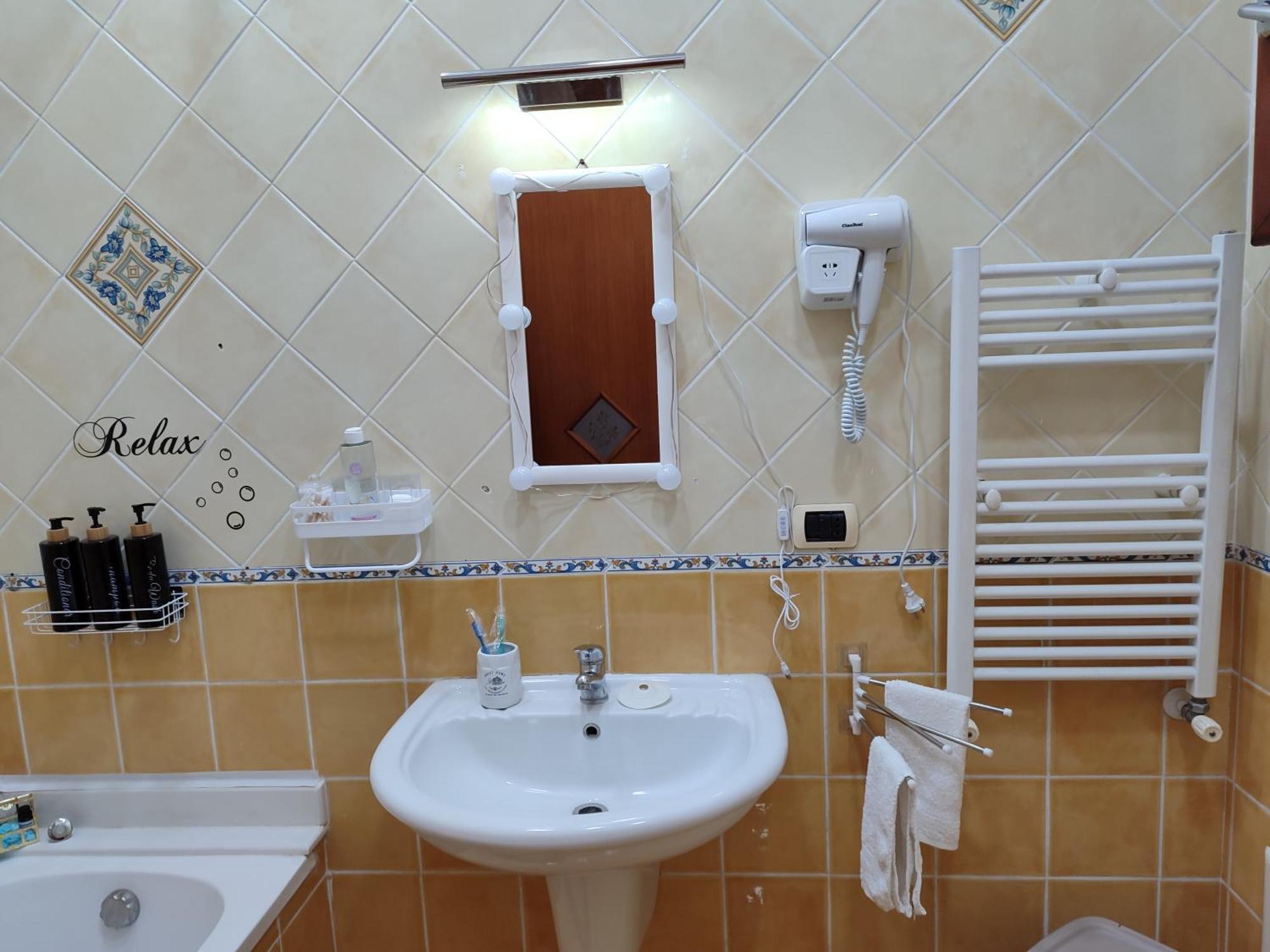 La Casa Di Simone Apartment Наполи Екстериор снимка